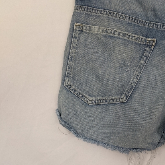 Women's size 6 Distressed Shorts - Picture 5 of 8